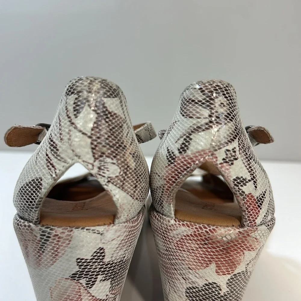 Gentle Souls Logan Leather Floral Wedges Size 9.5 Cottagecore Feminine